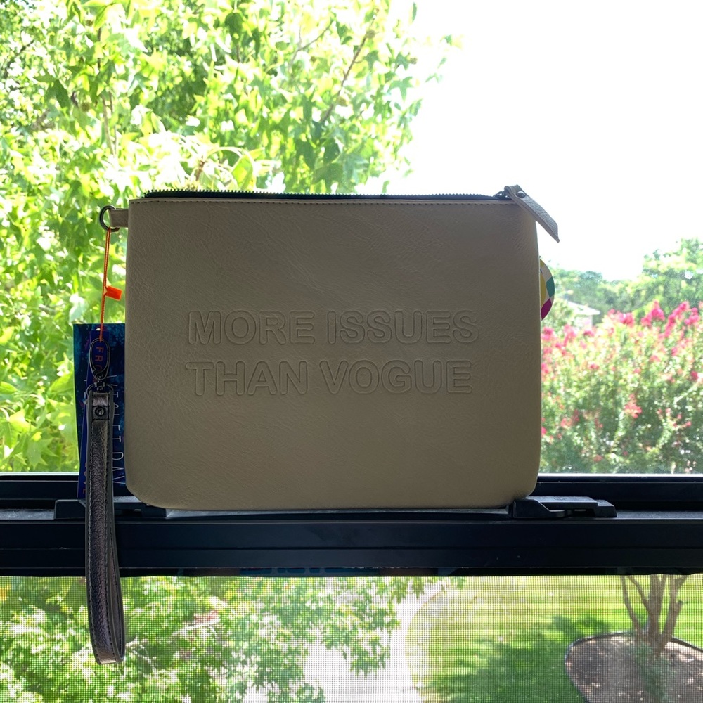 brand new makeup bag - Picture 1 of 3